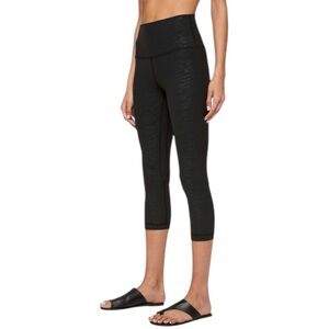 Lululemon Align Crop *21" in Stride Emboss Black Womens Size 6